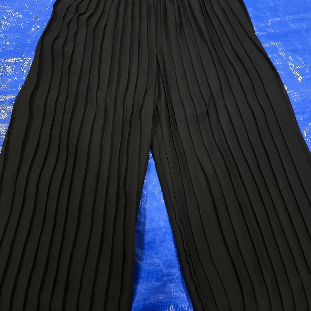 BCBG Black Pleated Wide-Leg Pants - Picture 2 of 5